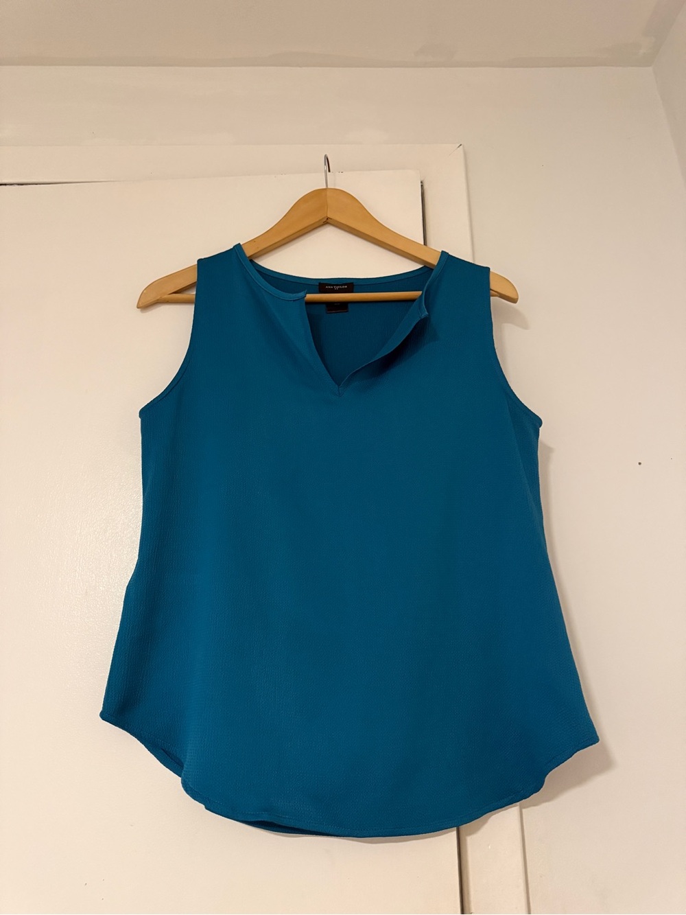 Ann Taylor Teal Sleeveless V-Notch Camisole